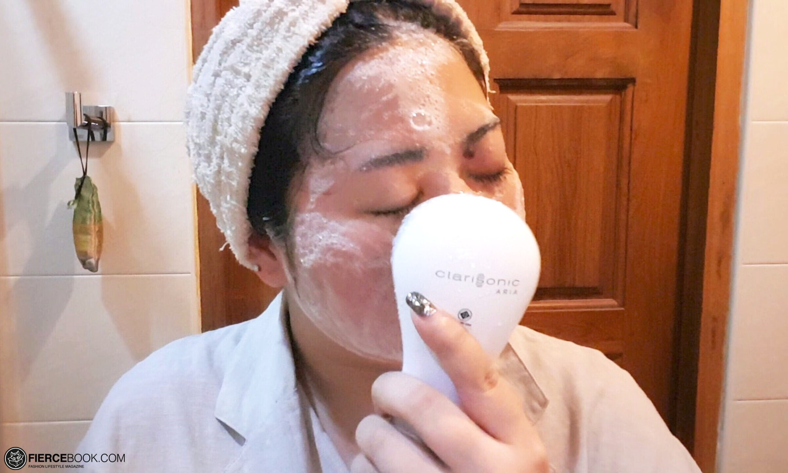 Beauty, เครื่อง Clarisonic รุ่น Aria, ทดสอบการล้างหน้า, เครื่องล้างหน้าจากอเมริกา, ผิวนุ่มลื่นตื่นฟู, วิธีการล้างหน้า, ล้างหน้าให้สะอาด, Clarisonic, Aria, Clarisonic, เครื่องล้างหน้า, แปรงล้างหน้า, รีวิวล้างหน้า,​ล้างเครื่องสำอาง, เมคอัพรีมูฟเวอร์,​ makeup remover, ราคาพิเศษ, Fiercebook, ทดสอบล้างหน้า, หน้าร้อน, กันแดด, เช็ดรองพื้น,​ แปรงแต่งหน้า,​ เช็ดเครื่องสำอาง,​ ผิวดี,​ ผิวสะอาด, ผิวนุ่ม, ผิวบอบบาง, ผิวอ่อนโยน, อุปกรณ์ล้างหน้า,​ เซ็ทเดินทาง