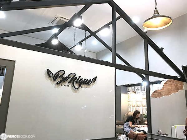 Beauty Review, ร้านทำผม, ร้านเสริมสวย, Benique Beauty Cafe, ซาลอนเสริมความงาม, ร้านทำผมดี, ร้านทำผมไม่แพง, ร้านทำสีผม, ร้านทำเล็บ, ร้านทำผมแถวชิดลม, ร้านดัดผมดิจิตอล, ร้านทำสปาหนังศีรษะ, ร้านทำเล็บดี, ร้านเสริมสวยราคาไม่แพง, ร้านเสริมสวยกลางใจเมือง, ร้านเสริมสวยเปิดใหม่, ร้านเสริมสวยช่างดี, ช่างทำผมดี, ช่างทำเล็บดี, ร้านทำเล็บดี, ร้านทำเล็บสะอาด, ร้านทำเล็บสวยๆ, ร้านต่อขนตา, ร้านต่อขนตามิงค์จากญี่ปุ่น, ร้านกาแฟ, ร้านทำสปามือและเท้า, ร้านเสริมสวยเปิดเช้า, ทำสีผมดี, ทำสีผมสวย, ร้านเสริมสวยแต่งหน้า-ทำผม, ร้านทำผมเป็นกันเอง, ร้านทำเล็บเป็นกันเอง, ร้านทำผมราคาดี