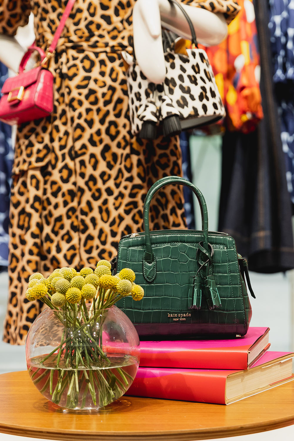 Kate Spade New York, Kate Spade New York Fall 2022, katespadeny, Katespadeth, saturdayopenhouse, PATLuxuryGroup, Kate Spade New York คอลเลคชั่นล่าสุด, Kate Spade New York คอลเลคชั่น Fall 2022, เอสเธอร์ สุปรีย์ลีลา, มุก วรนิษฐ์ ถาวรวงศ์, กระเป๋า Kate Spade New York รุ่นใหม่ล่าสุด 2022, เสื้อผ้า Kate Spade New York ล่าสุด, ชุดเดรส Kate Spade New York