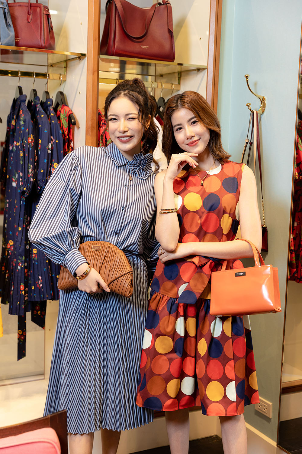 Kate Spade New York, Kate Spade New York Fall 2022, katespadeny, Katespadeth, saturdayopenhouse, PATLuxuryGroup, Kate Spade New York คอลเลคชั่นล่าสุด, Kate Spade New York คอลเลคชั่น Fall 2022, เอสเธอร์ สุปรีย์ลีลา, มุก วรนิษฐ์ ถาวรวงศ์, กระเป๋า Kate Spade New York รุ่นใหม่ล่าสุด 2022, เสื้อผ้า Kate Spade New York ล่าสุด, ชุดเดรส Kate Spade New York