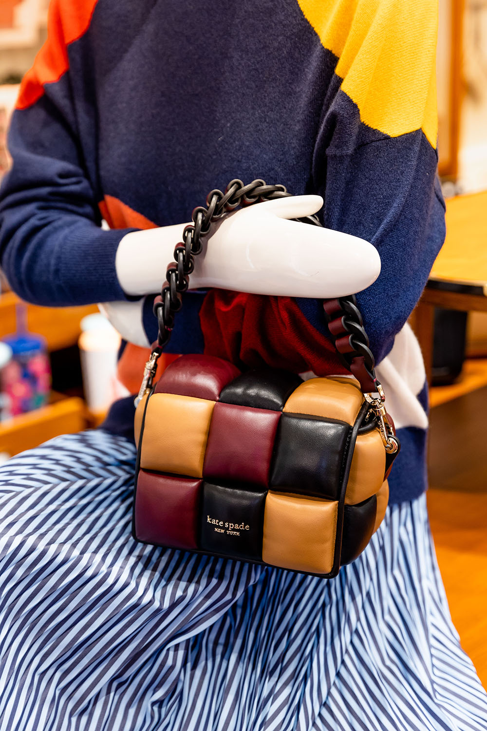 Kate Spade New York, Kate Spade New York Fall 2022, katespadeny, Katespadeth, saturdayopenhouse, PATLuxuryGroup, Kate Spade New York คอลเลคชั่นล่าสุด, Kate Spade New York คอลเลคชั่น Fall 2022, เอสเธอร์ สุปรีย์ลีลา, มุก วรนิษฐ์ ถาวรวงศ์, กระเป๋า Kate Spade New York รุ่นใหม่ล่าสุด 2022, เสื้อผ้า Kate Spade New York ล่าสุด, ชุดเดรส Kate Spade New York