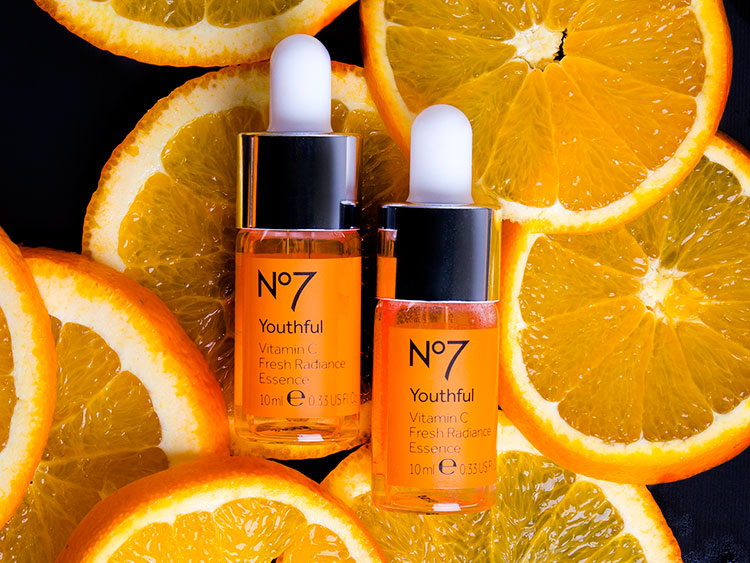 Beauty News, No7 Youthful Vitamin C Fresh Radiance Essence, เซรั่มใหม่, วิตามินซีบำรุงผิว, ผลิตภัณฑ์บำรุงผิว No7, เอสเซ้นส์บำรุงผิว, ให้ผิวขาวสดใส, ผิวขาว, ผิวเปล่งปลั่ง, ผิวกระจ่างใส, ผิวสดใส, บำรุงผิวให้เปล่งปลั่ง, เติมวิตามินซีให้ผิว