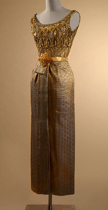 Fashion, ชุดไทยพระราชนิยม, แบบชุดไทย, ชุดไทยเรือนต้น, ชุดไทยจิตรลดา, ชุดไทยอมรินทร์, ชุดไทยบรมพิมาน, ชุดไทยดุสิต, ชุดไทยจักรี, ชุดไทยศิวาลัย, ชุดไทยจักรพรรดิ, ชุดไทยโบราณ, ชุดไทยร่วมสมัย, ฉลองพระองค์ในสมเด็จพระนางเจ้าสิริกิติ์ฯ, ชุดไทยสมัยใหม่, ชุดไทย แต่งงาน, แบบชุดไทย, ชุดสุภาพ, ชุดออกงาน