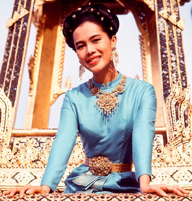 Fashion, ชุดไทยพระราชนิยม, แบบชุดไทย, ชุดไทยเรือนต้น, ชุดไทยจิตรลดา, ชุดไทยอมรินทร์, ชุดไทยบรมพิมาน, ชุดไทยดุสิต, ชุดไทยจักรี, ชุดไทยศิวาลัย, ชุดไทยจักรพรรดิ, ชุดไทยโบราณ, ชุดไทยร่วมสมัย, ฉลองพระองค์ในสมเด็จพระนางเจ้าสิริกิติ์ฯ, ชุดไทยสมัยใหม่, ชุดไทย แต่งงาน, แบบชุดไทย, ชุดสุภาพ, ชุดออกงาน