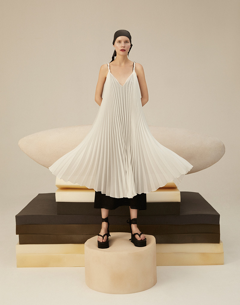 Fashion News, Vickteerut, Vickteerut Cruise 2019, Neo Rhapsody, Vickteerut ครูซ 2019, วิคธีร์รัฐ ครูซ 2019, วิคธีร์รัฐ, วิคธีร์รัฐ คอลเลคชั่นใหม่, Vickteerut คอลเลคชั่นใหม่,​ Vickteerut ออกใหม่, Vickteerut มาใหม่, Vickteerut เดรส, Vickteerut ชุดว่ายน้ำ, Vickteerut พลีท, Vickteerut เคป, Vickteerut กระโปรง, Vickteerut กางเกง, Vickteerut เสื้อผ้า