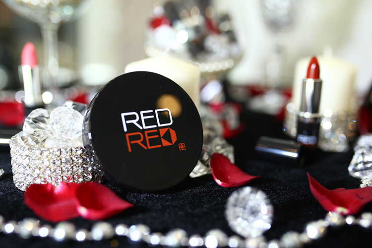 Social, RED RED, เรด เรด, เครื่องสำอาง, แบรนด์ไทย, เครื่องสำอาง RED RED, แบรนด์มาใหม่, เครื่องสำอางออกใหม่, ลิปสติก RED RED, แป้งผสมรองพื้น RED RED, RED RED แบรนด์น้องใหม่, พล.ต.อ.สันต์ ศรุตานนท์, ยุวเรต ศรุตานนท์