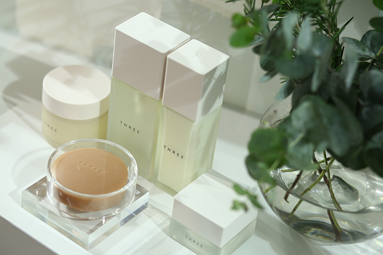 Social, THREE, THREE cosmetics, THREE INNER RHYTHM CARE, THREE FLAGSHIP STORE & RHYTHM RETREAT, THREE ทรีทเมนท์, THREE สปา, THREE ช็อปในไทย, THREE เคาน์เตอร์ในไทย, THREE อีเวนท์, THREE ไอเท็มขายดี, THREE น่าโดน, THREE น่าลอง, THREE ฉลองครบรอบ 5 ปี, THREE Central World, THREE เปิดช็อปใหม่, THREE ประเทศไทย