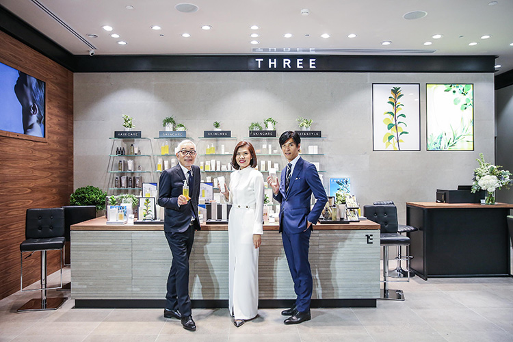 Social, THREE, THREE cosmetics, THREE INNER RHYTHM CARE, THREE FLAGSHIP STORE & RHYTHM RETREAT, THREE ทรีทเมนท์, THREE สปา, THREE ช็อปในไทย, THREE เคาน์เตอร์ในไทย, THREE อีเวนท์, THREE ไอเท็มขายดี, THREE น่าโดน, THREE น่าลอง, THREE ฉลองครบรอบ 5 ปี, THREE Central World, THREE เปิดช็อปใหม่, THREE ประเทศไทย