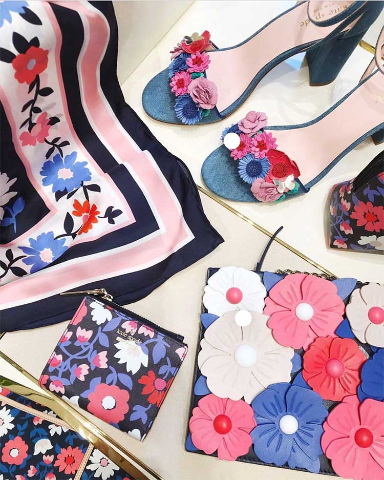 Fashion, Kate Spade, Kate Spade New York, ดีไซเนอร์ Kate Spade, ผลงานของ Kate Spade, Iconic Kate Spade, เอกลักษณ์ของแบรนด์ Kate Spade, จุดเด่นของ Kate Spade, ไอเท็มเด็ด, Kate Spade, กระเป๋า Kate Spade, รองเท้า Kate Spade, เสื้อผ้า Kate Spade, Kate Spade ของตกแต่งบ้าน, Kate Spade กระเป๋าน่ารัก, Kate Spade กระเป๋าหนัง, Kate Spade กระเป๋าสวย, Kate Spade กระเป๋าสาน, Kate Spade กระเป๋ารูปสัตว์, Kate Spade กระเป๋าดี