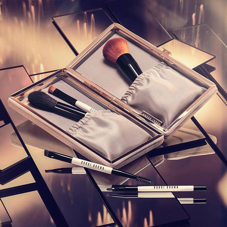 Beauty News, Bobbi Brown Holiday Collection 2018, Bobbi Brown คอลเลคชั่นใหม่, Bobbi Brown ออกใหม่, Bobbi Brown คอลเลคชั่นแซ่บ, Bobbi Brown เซ็ตสุดคุ้ม, Bobbi Brown เซ็ตผลิตภัณฑ์, Bobbi Brown อายแชโดว์, Bobbi Brown ลิปสติก, Bobbi Brown เซ็ตแปรง, Bobbi Brown เซ็ตแต่งหน้า