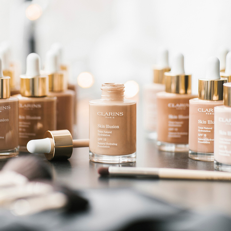 Beauty News, Clarins Skin Illusion Foundation, Clarins รองพื้นใหม่, Clarins มาใหม่, Clarins คอลเลคชั่นใหม่, Clarins รองพื้นบางๆ, Clarins รองพื้นใสๆ, Clarins รองพื้นเบาๆ, Clarins รองพื้นออกใหม่, Clarins รองพื้นเนื้อเซรั่ม, รองพื้นเซรั่ม, รองพื้นออยล์, รองพื้นเป็นธรรมชาติ, รองพื้นใหม่, รองพื้นเบาๆ, ร้องพื้นหน้าฉ่ำ, รองพื้นหน้าไม่แห้ง