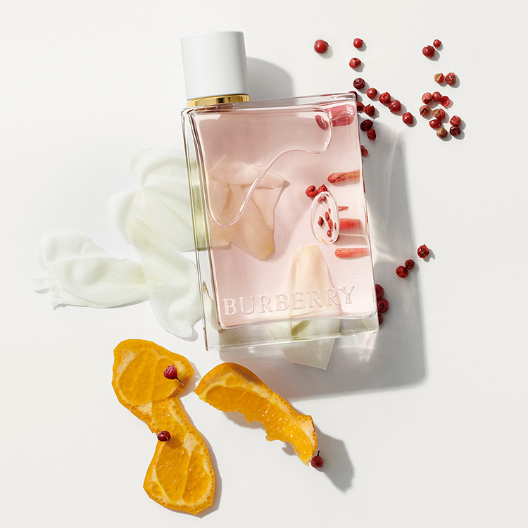 Beauty News, Burberry, Her Blossom Eau de toilette, Burberry Her Blossom, น้ำหอม Burberry, Burberry น้ำหอมกลิ่นใหม่, Burberry คอลเลคชั่นใหม่, น้ำหอมกลิ่นซากุระ, น้ำหอม เบอร์เบอร์รี่, ราคา, เท่าไร, Cara Delevingne, คาร่า เดอลาวีญ, Francis Kurkdjian, ฟรานซิส คอร์กดิฌง