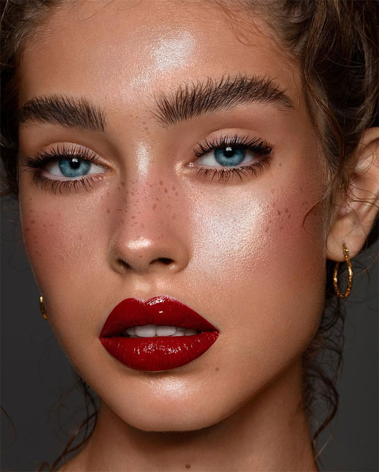 Makeup Trend, เทรนด์เมคอัพ, เทรนด์แต่งหน้า, 2020, เมคอัพลุค, เมคอัพ, แต่งหน้าตามเทรนด์, แต่งหน้า, แต่งหน้าใสๆ, แต่งหน้าบางๆ, สีปากฮิต, สีตาฮิต, แต่งหน้าฉ่ำวาว, แต่งตาฉ่ำวาว, ไฮไลท์, คอนทัวร์, รองพื้นบางเบา, ปากฉ่ำโกลว, ผิวโกลว, งานผิวเป็นธรรมชาติ, ลิปกลอส, ลิปโกลว