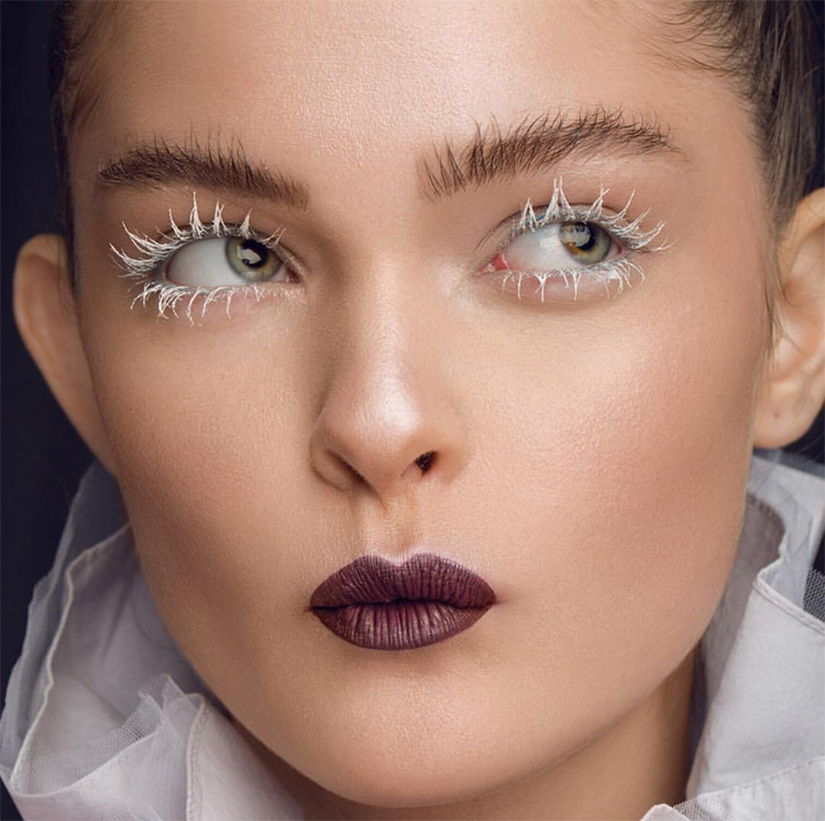 Makeup Trend, เทรนด์เมคอัพ, เทรนด์แต่งหน้า, 2020, เมคอัพลุค, เมคอัพ, แต่งหน้าตามเทรนด์, แต่งหน้า, แต่งหน้าใสๆ, แต่งหน้าบางๆ, สีปากฮิต, สีตาฮิต, แต่งหน้าฉ่ำวาว, แต่งตาฉ่ำวาว, ไฮไลท์, คอนทัวร์, รองพื้นบางเบา, ปากฉ่ำโกลว, ผิวโกลว, งานผิวเป็นธรรมชาติ, ลิปกลอส, ลิปโกลว