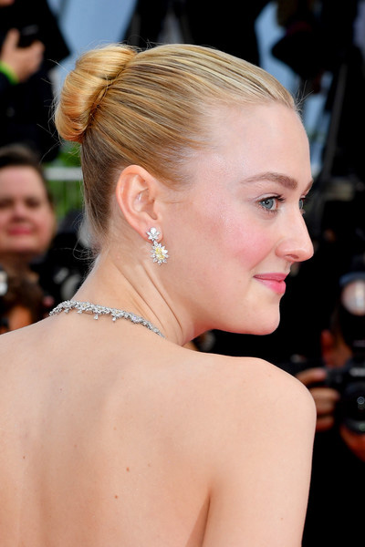Hairstyle, ทรงผม, เทรนด์ผม, ทรงผมออกงาน, ทรงผมเดินพรมแดง, เทศกาลหนังเมืองคานส์, เทศกาลภาพยนตร์นานาชาติเมืองคานส์, ผม, เกล้าผม, มวยผม, ม้วนลอน, ทำผม, แต่งผม, เซ็ตผม