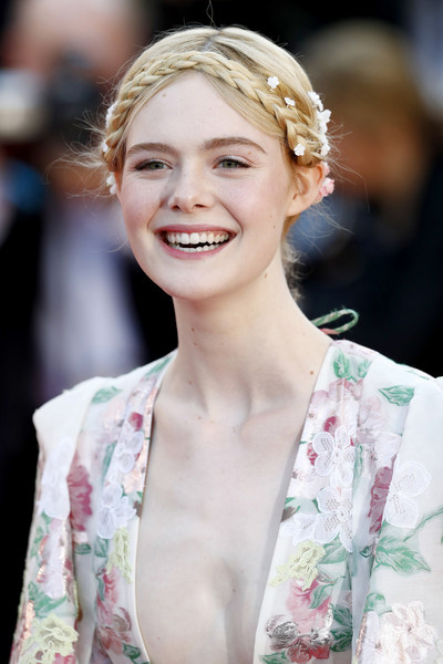 Hairstyle, ทรงผม, เทรนด์ผม, ทรงผมออกงาน, ทรงผมเดินพรมแดง, เทศกาลหนังเมืองคานส์, เทศกาลภาพยนตร์นานาชาติเมืองคานส์, ผม, เกล้าผม, มวยผม, ม้วนลอน, ทำผม, แต่งผม, เซ็ตผม