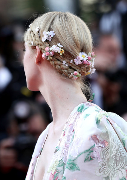 Hairstyle, ทรงผม, เทรนด์ผม, ทรงผมออกงาน, ทรงผมเดินพรมแดง, เทศกาลหนังเมืองคานส์, เทศกาลภาพยนตร์นานาชาติเมืองคานส์, ผม, เกล้าผม, มวยผม, ม้วนลอน, ทำผม, แต่งผม, เซ็ตผม