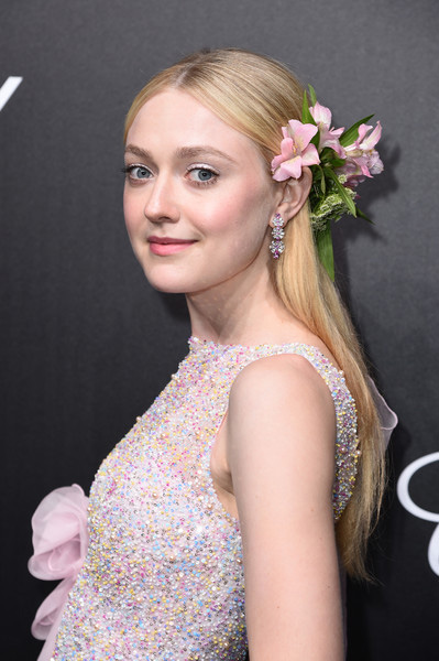 Hairstyle, ทรงผม, เทรนด์ผม, ทรงผมออกงาน, ทรงผมเดินพรมแดง, เทศกาลหนังเมืองคานส์, เทศกาลภาพยนตร์นานาชาติเมืองคานส์, ผม, เกล้าผม, มวยผม, ม้วนลอน, ทำผม, แต่งผม, เซ็ตผม