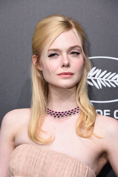 Hairstyle, ทรงผม, เทรนด์ผม, ทรงผมออกงาน, ทรงผมเดินพรมแดง, เทศกาลหนังเมืองคานส์, เทศกาลภาพยนตร์นานาชาติเมืองคานส์, ผม, เกล้าผม, มวยผม, ม้วนลอน, ทำผม, แต่งผม, เซ็ตผม