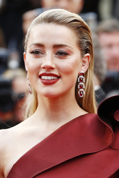 Hairstyle, ทรงผม, เทรนด์ผม, ทรงผมออกงาน, ทรงผมเดินพรมแดง, เทศกาลหนังเมืองคานส์, เทศกาลภาพยนตร์นานาชาติเมืองคานส์, ผม, เกล้าผม, มวยผม, ม้วนลอน, ทำผม, แต่งผม, เซ็ตผม