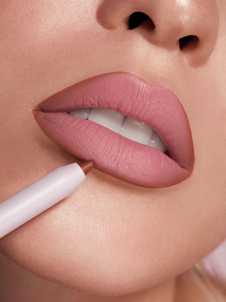 Beauty News, Kylie X Balmain Collection, Kylie Holiday 2019, Kylie Cosmetics, Kylie Cosmetics คอลเลคชั่นใหม่, Kylie Cosmetics ออกใหม่, Kylie Cosmetics น่าโดน, Kylie Cosmetics อายแชโดว์พาเลท, Kylie Cosmetics ลิปสติก, Kylie Cosmetics ลิปไลเนอร์, Kylie Cosmetics ลิปกลอส