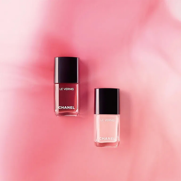 Beauty News, Chanel Makeup, Fall/Winter 2020, Chanel คอลเลคชั่นใหม่, Chanel ออกใหม่, Chanel อายแชโดว์พาเลท, Chanel ลิปสติก, Chanel ลิปไชน์, Chanel อายไลเนอร์, Chanel น้ำยาทาเล็บ, Chanel ลิควิดลิปสติก, Chanel ไอเทมสีแดง, อายแชโดว์สีแดง, ลิปสติกสีแดง, อายไลเนอร์สีแดง