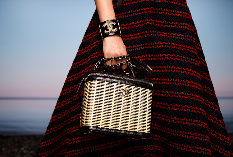 Fashion, Chanel, Chanel Cruise 2020-21, Chanel คอลเลคชั่นใหม่, Chanel ออกใหม่, Chanel มาใหม่, Chanel กระเป๋า, Chanel เข็มขัด, Chanel สร้อย, Chanel รองเท้า, Chanel กำไล, Chanel สร้อยข้อมือ, Chanel แอคเซสซอรี่
