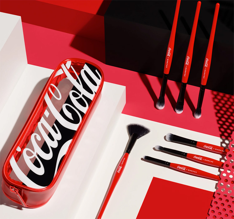 Beauty News, COCA-COLA X MORPHE, COCA-COLA, MORPHE Brush, คอลเลคชั่นใหม่, ออกใหม่, มาใหม่, คอลเลคชั่นแซ่บ, อายแชโดว์พาเลท, ลิปกลอส, เซ็ตแปรง, ไฮไลท์เนื้อฝุ่น, เซ็ตฟองน้ำแต่งหน้า