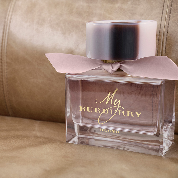 Beauty News, BURBERRY, My Burberry, แคมเปญใหม่, ลิลี่ เจมส์, Lily James, โฆษณา, ภาพแคมเปญ, แอด, My Burberry Blush, My Burberry Black, My Burberry EDP, My Burberry EDT