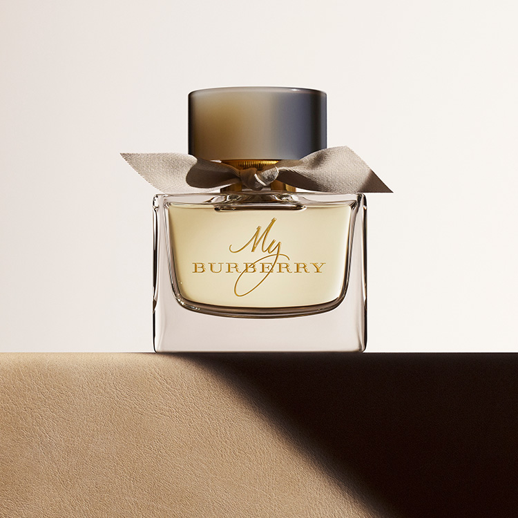 Beauty News, BURBERRY, My Burberry, แคมเปญใหม่, ลิลี่ เจมส์, Lily James, โฆษณา, ภาพแคมเปญ, แอด, My Burberry Blush, My Burberry Black, My Burberry EDP, My Burberry EDT