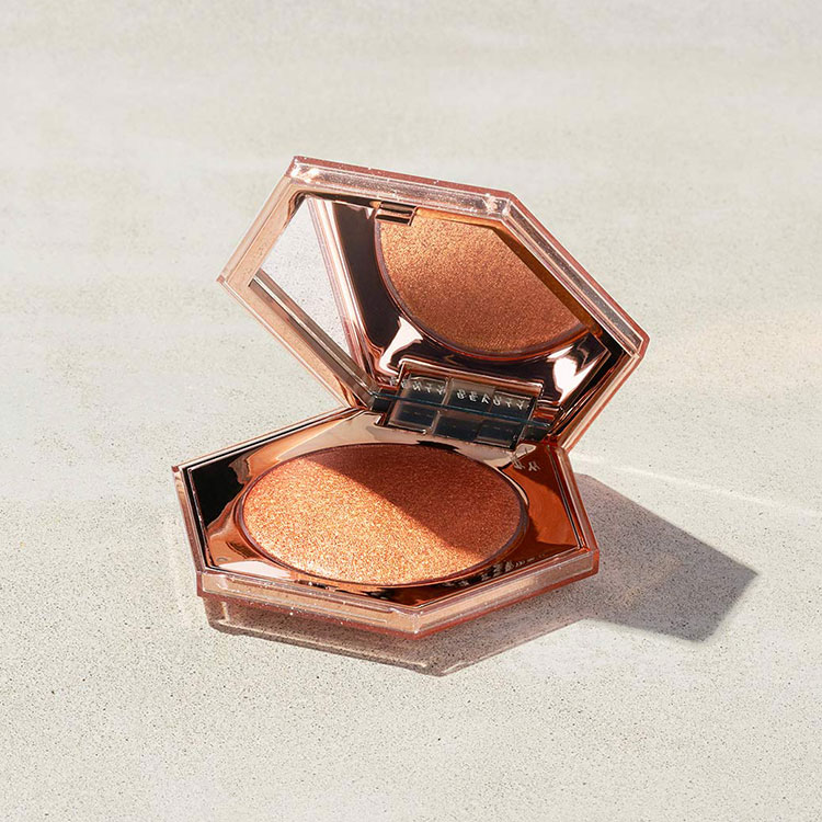 Beauty News, Fenty Beauty, Summer 2020 collection , Fenty Beauty Body Lava, Fenty Beauty Diamond Bomb, สีใหม่ Cognac Candy, คอลเลคชั่นใหม่, ออกใหม่, มาใหม่, บอดี้ไฮไลท์, บอดี้ชิมเมอร์, ไฮไลท์เตอร์, ชิมเมอร์, กลิตเตอร์, ทาตัว