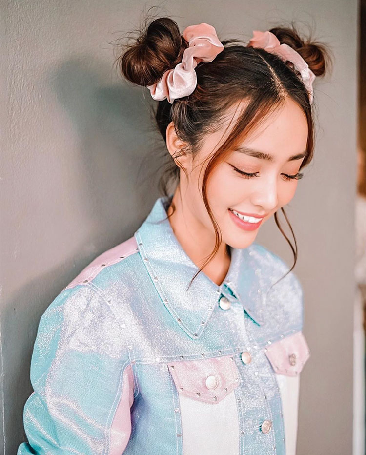 Hairstyle, Hair Accessories, เครื่องประดับผม, เครื่องหัว, Hair Scrunchies, ยางรัดผม, ยางรัดผมโดนัท, ผ้าผูกผม, ที่คาดผม, กิ๊บติดผม, ที่ติดผม, เทรนด์ผม, เทรนด์เครื่องประดับผม, เครื่องติดผม, ซัมเมอร์, Summer 2020