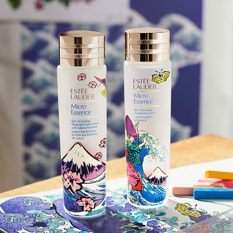 Beauty News, Estée Lauder, Lady Aiko, Micro Essence, Estée Lauder x Lady Aiko, Micro Essence with Sakura Ferment, Limited Edition, ขวดลายพิเศษ, คอลเลคชั่นพิเศษ, ขวดลายใหม่