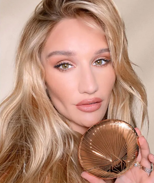 Beauty News, Charlotte Tilbury, Airbrush Bronzer, Summer 2020, บรอนเซอร์, คอนทัวร์, ปัดแก้ม, ผิวบ่มแดด, งานผิว, คอลเลคชั่นใหม่, ออกใหม่, มาใหม่, แปรงคาบูกิ