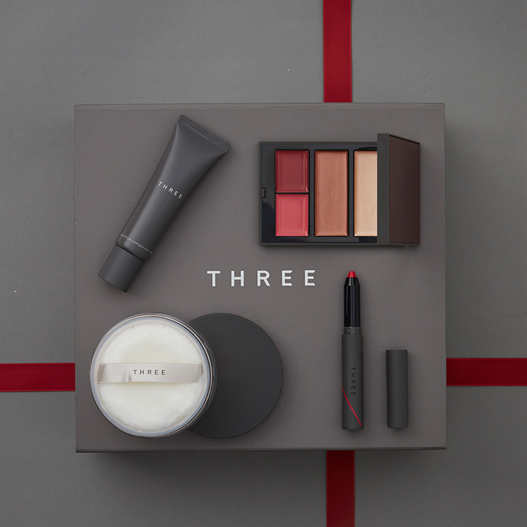 Beauty News, THREE Cosmetics, THREE Thailand, THREE Holiday Collection 2020, เซ็ตของขวัญ, เซ็ตสกินแคร์, เซ็ตเมคอัพ, เซ็ตปีใหม่, เซ็ตสุดคุ้ม, คอลเลคชั่นฮอลิเดย์ 2020