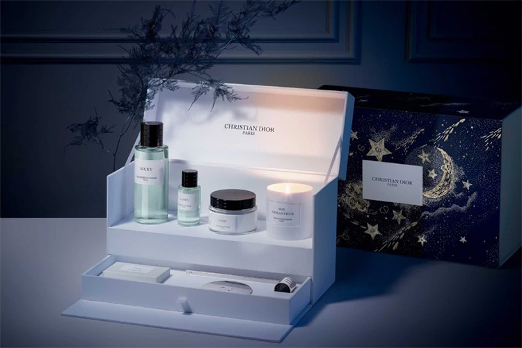 Beauty News, Dior, Maison Christian Dior, น้ำหอม Dior, Dior Christmas Set 2020, Holiday Collection 2020, เซ็ตน้ำหอม Dior, เทียนหอม Dior, บีทีคน้ำหอม Dior, เซ็ตของขวัญ Dior, กล่องของขวัญ, ต้อนคริสต์มาส, ไอคอนสยาม