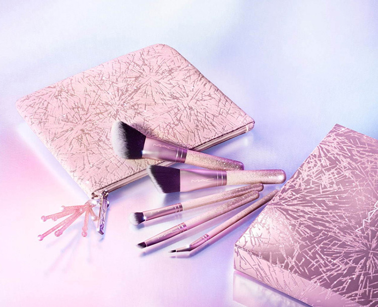 Beauty News, M·A·C Cosmetics, MAC Cosmetics, MAC คอลเลคชั่นใหม่, M·A·C Holiday 2020, Frosted Firework Collection, แมค, เครื่องสำอางแมค, Limited Edition, ลิปสติก, อายแชโดว์, ลิปกลอส, ไฮไลท์, เซ็ตของขวัญ, เซ็ตเมคอัพ