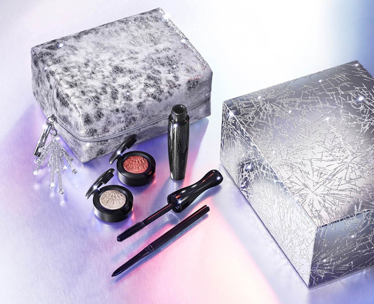 Beauty News, M·A·C Cosmetics, MAC Cosmetics, MAC คอลเลคชั่นใหม่, M·A·C Holiday 2020, Frosted Firework Collection, แมค, เครื่องสำอางแมค, Limited Edition, ลิปสติก, อายแชโดว์, ลิปกลอส, ไฮไลท์, เซ็ตของขวัญ, เซ็ตเมคอัพ