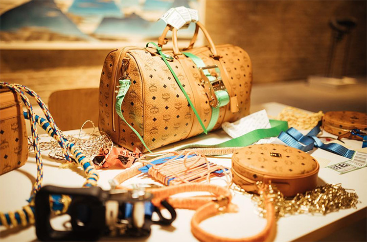 Fashion, Monogram, Bag, High brand, luxury brand, ลายโมโนแกรม, กระเป๋า, เสื้อผ้า, รองเท้า, แฟชั่นไอเทม, เทรนด์แฟชั่น, Louis Vuitton Monogram, Dior Oblique, Gucci GG Supreme, Burberry London TB Monogram, Goyard Goyardine, MCM Visetos, Celine Triomphe Canvas, Fendi FF Monogram, Saint Laurent Monogram, Balmain PB Monogram
