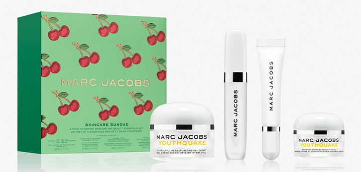 Beauty News, Marc Jacobs Beauty, Marc Jacobs Very Merry Cherry Collection, Marc Jacobs Holiday 2020, คอลเลคชั่นใหม่, ออกใหม่, มาใหม่, อายแชโดว์พาเลท, ลิปสติก, มาสคาร่า, อายไลเนอร์, เซ็ตของขวัญ, ไอเทมไซส์มินิ, เซ็ตฮอลิเดย์ 2020