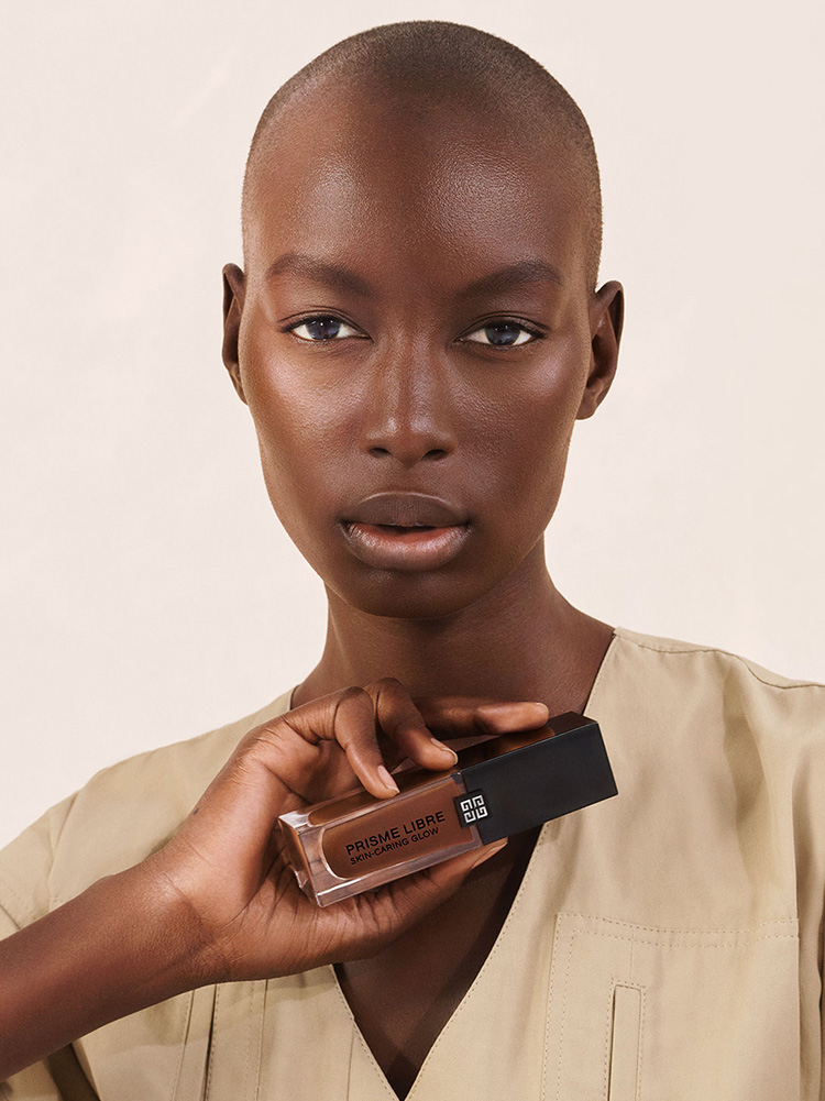 Beauty News, Givenchy Beauty, Givenchy, Prisme Libre Skin-Caring Glow Foundation, รองพื้น, ออกใหม่, รองพื้นงานผิว, รองพื้นผิวโกลว, รองพื้นผิวสวย, เปล่งประกาย, เทพแห่งแสง, รองพื้นใหม่, คอลเลคชั่นใหม่