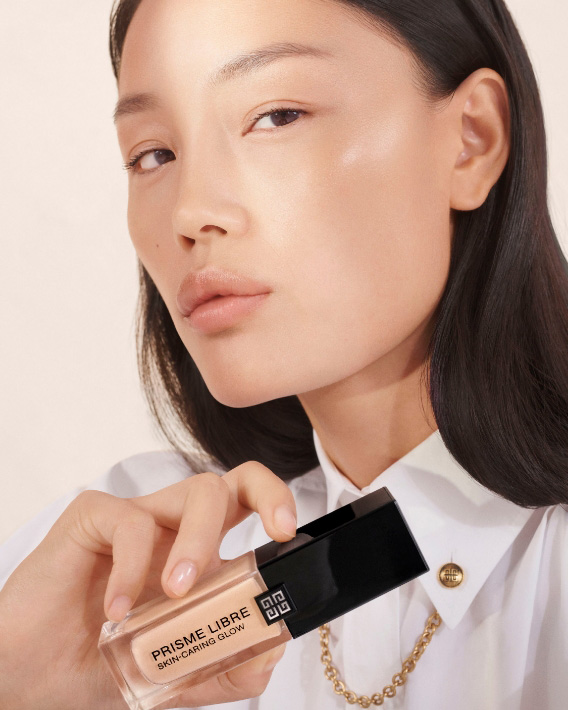 Beauty News, Givenchy Beauty, Givenchy, Prisme Libre Skin-Caring Glow Foundation, รองพื้น, ออกใหม่, รองพื้นงานผิว, รองพื้นผิวโกลว, รองพื้นผิวสวย, เปล่งประกาย, เทพแห่งแสง, รองพื้นใหม่, คอลเลคชั่นใหม่