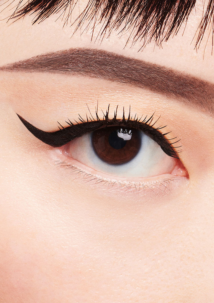 Beauty News, DOLCE & GABBANA Beauty, Felineyes Waterproof Eyeliner Stylo, Shimmery Top Coat Powder Duo, คอลเลคชั่นใหม่, ออกใหม่, อายไลเนอร์, สีดำสนิท, อายไลเนอร์ท็อปเปอร์, ชิมเมอร์, กรีดตา, อายไลเนอร์แบบปากกา, ราคา, เท่าไร