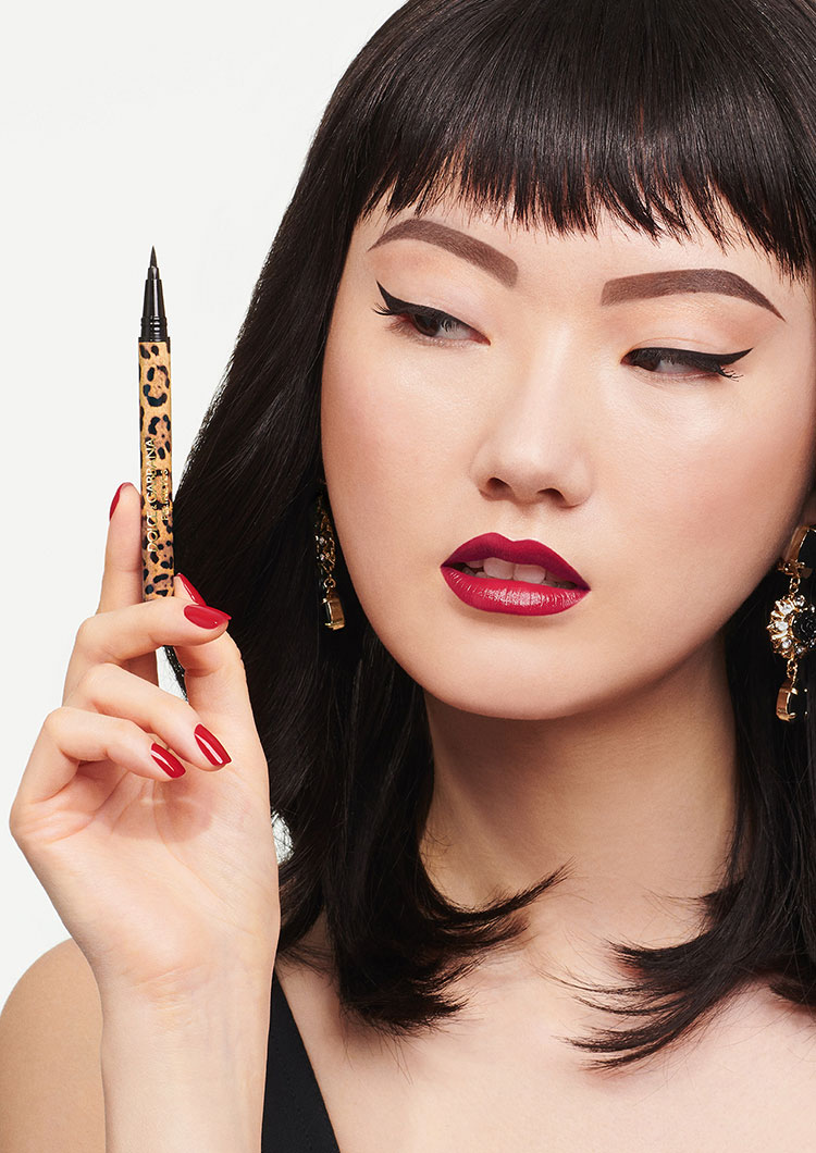 Beauty News, DOLCE & GABBANA Beauty, Felineyes Waterproof Eyeliner Stylo, Shimmery Top Coat Powder Duo, คอลเลคชั่นใหม่, ออกใหม่, อายไลเนอร์, สีดำสนิท, อายไลเนอร์ท็อปเปอร์, ชิมเมอร์, กรีดตา, อายไลเนอร์แบบปากกา, ราคา, เท่าไร