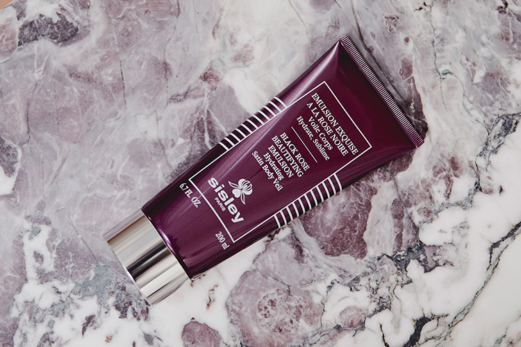 Beauty News, Sisley Paris, Black Rose Beautifying Emulsion, ผลิตภัณฑ์บำรุงผิวกาย, ออกใหม่, มาใหม่, ทาตัว, โลชั่นบำรุงผิว, อิมัลชั่นบำรุงผิว, เนื้อบางเบา, ซึมเร็ว, ไม่เหนียว, ราคา, เท่าไร