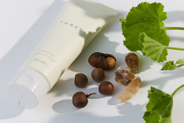 Beauty News, THREE, THREE Cosmetics, THREE Balancing Cleansing Oil-Gel, Balancing Oil, Balancing line, เจลล้างหน้า, ผลิตภัณฑ์ล้างเมคอัพ, ลบเมคอัพ, ผสมสครับ, ล้างหน้าขั้นตอนเดียว, ทำความสะอาดผิวหน้า, คลีนซิ่งออยล์, คลีนซิ่งเจล