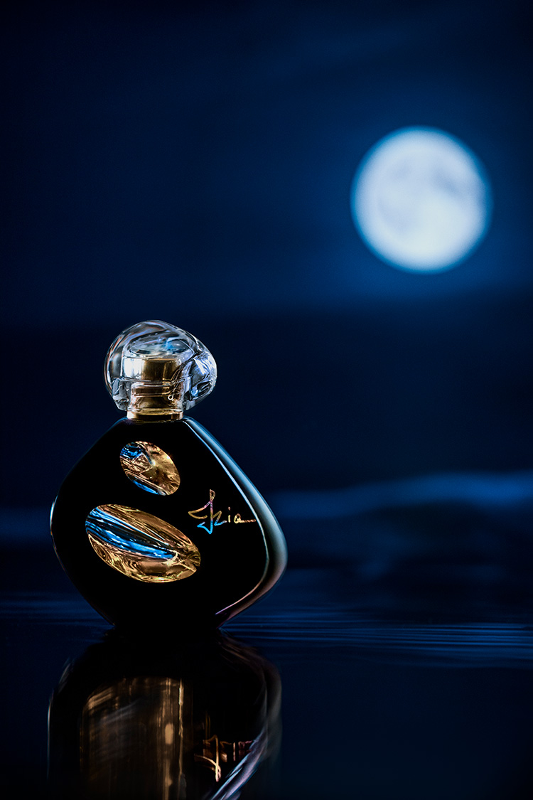 Beauty News, Sisley, Izia La Nuit, น้ำหอม, ออกใหม่, กลับมาอีกครั้ง, อิเซียลานุย, Isabelle d'Ornano, ซิสเลย์, คอลเลคชั่นใหม่, มาใหม่, ออกอีกครั้ง, กลิ่นกุหลาบ, เย้ายวน, น่าค้นหา