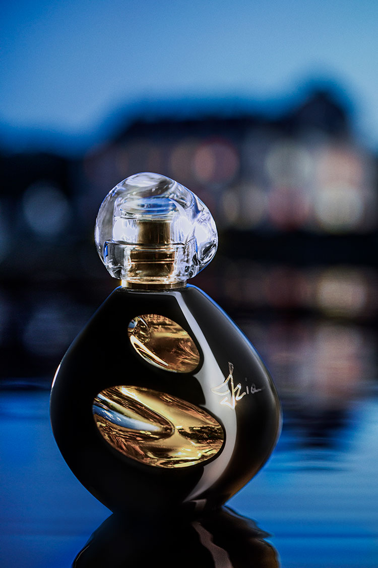 Beauty News, Sisley, Izia La Nuit, น้ำหอม, ออกใหม่, กลับมาอีกครั้ง, อิเซียลานุย, Isabelle d'Ornano, ซิสเลย์, คอลเลคชั่นใหม่, มาใหม่, ออกอีกครั้ง, กลิ่นกุหลาบ, เย้ายวน, น่าค้นหา