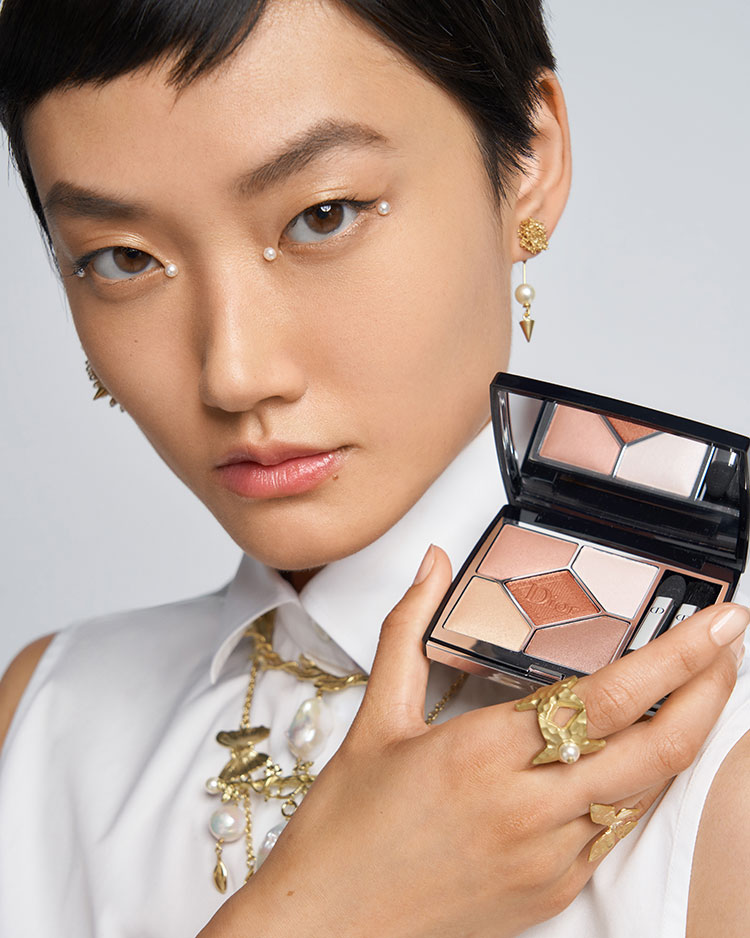 Beauty News, Dior, Dior Makeup, 2022 Cruise Collection, ปีเตอร์ ฟิลิปส์, มาเรีย กราเซีย ชิอูริ, 5 Couleurs Couture, Limited Edition, Dior Cruise 2022, เมคอัพลุค, เทรนด์เมคอัพ, พาเลท, อายแชโดว์พาเลท, แต่งตา, แต่งหน้า, dior.com, shop.dior.co.th