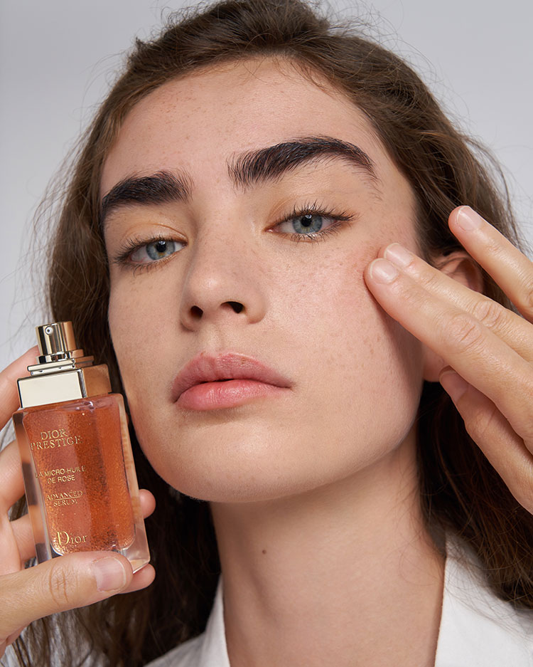 Beauty News, Dior, Dior Makeup, 2022 Cruise Collection, ปีเตอร์ ฟิลิปส์, มาเรีย กราเซีย ชิอูริ, 5 Couleurs Couture, Limited Edition, Dior Cruise 2022, เมคอัพลุค, เทรนด์เมคอัพ, พาเลท, อายแชโดว์พาเลท, แต่งตา, แต่งหน้า, dior.com, shop.dior.co.th